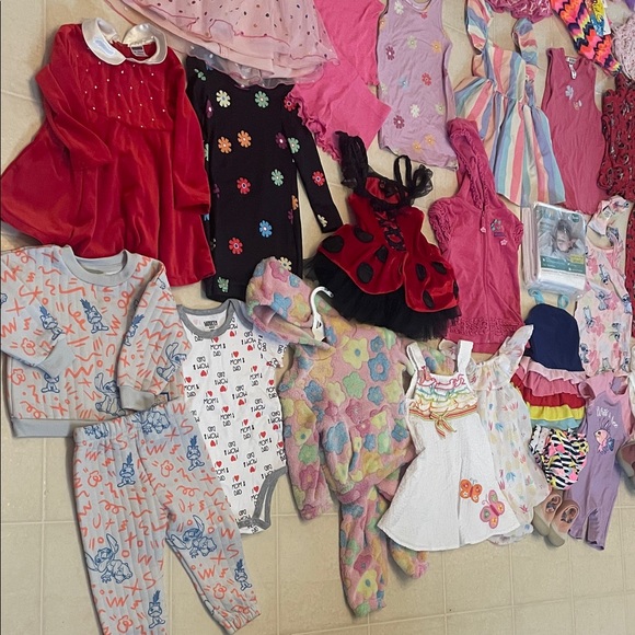 ⚡️2/$30 Huge Girls 6-24Month Bundle - Picture 9 of 9